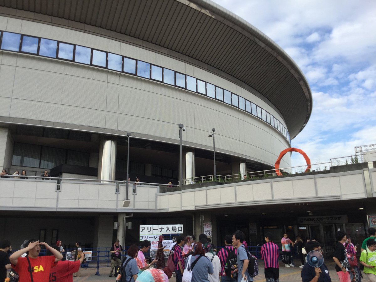 symnbkmn's tweet photo. 2年ぶりに1人で名古屋。
十数年前からライブで名古屋来ることはあっても、
こんなド平日に来たのも
何気にガイシホールも初来場。
LiVE is Smile Always～15～
(iCHiNiTSUiTE GO)
対戦よろしくお願いします！ https://t.co/kghpBrrBsN