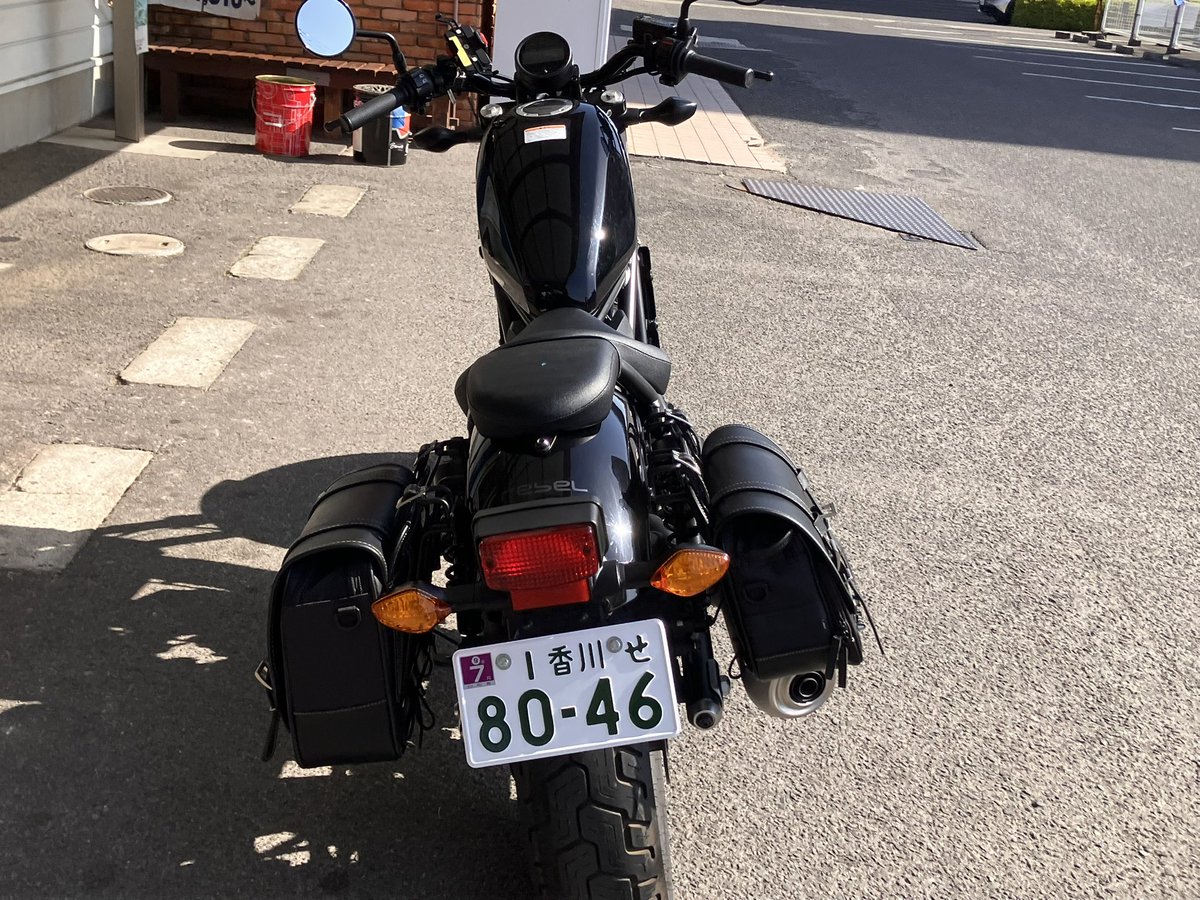 piwasaki's tweet photo. 【中古車情報】
HONDA レブル250 2019年式
グラファイトブラック

サドルバッグ、スマホホルダー付
走行距離:2308km
自賠責:令和9年7月まで

とっても綺麗で人気なレブル250のブラックが入荷しました。是非店頭にてご確認下さい😎

https://t.co/5j512hYsdw

#特選中古車 
#レブル250 https://t.co/ZcbVw61RLX