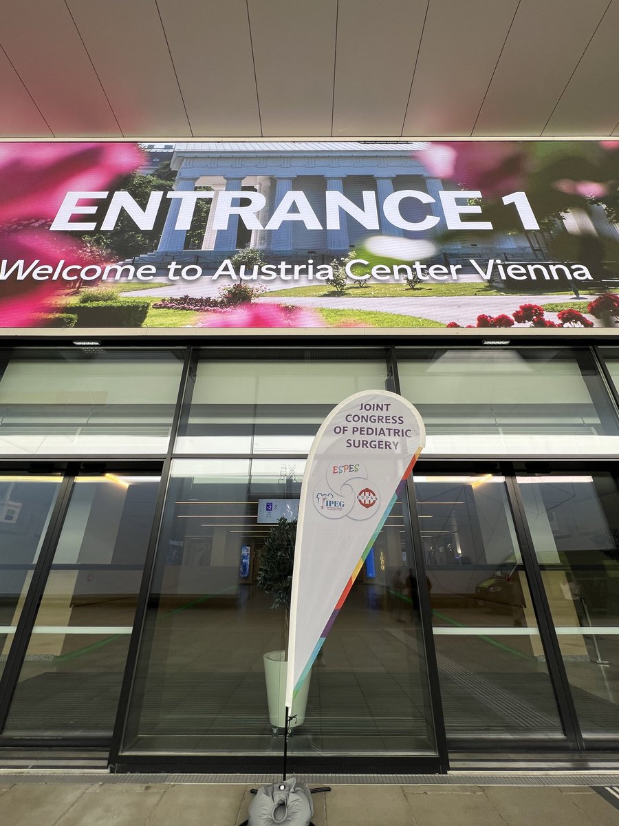 CirPediatrForal's tweet photo. La comitiva de nuestro S° ya está en #Vienna. Preparados para el Joint Congress of Pediatric Surgery (@EupsaSurgeons @IPEGSurgery #ESPES). ¡El evento científico del año en #cirugíapediátrica! Hoy empezamos con el curso de cirugía oncológica 📚🦀@salud_na @sopequin @SECIPE @Me4Ped https://t.co/MMHe6lDqXM