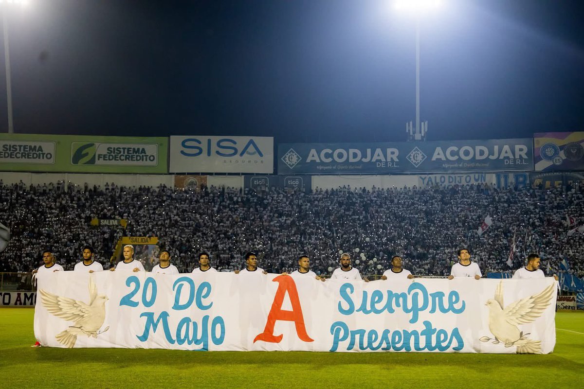 Albo_1958's tweet photo. Hoy se cumplen 3 años de ese día fatídico para el aliancismo. Para los que serán recordados por siempre, cada alegría y cada triunfo va dedicado a ustedes. Siempre estarán presentes, alentando desde la tribuna más alta. 🤍🕊️

“MI ALIANCITA SIEMPRE SALE
ADELANTE” 🤍🩵🐘 https://t.co/QoRfwxVGZo
