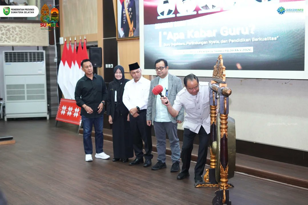 DISKOMINFOSS's tweet photo. Pemprov Sumsel Tegaskan Komitmen Kesejahteraan dan Perlindungan Hukum bagi Guru.

#GubernurSumsel
#WakilGubernurSumsel
#HermanDeru
#CikUjang 
#DiskominfoSumsel
#PemprovSumsel https://t.co/QlEtZGnPCZ