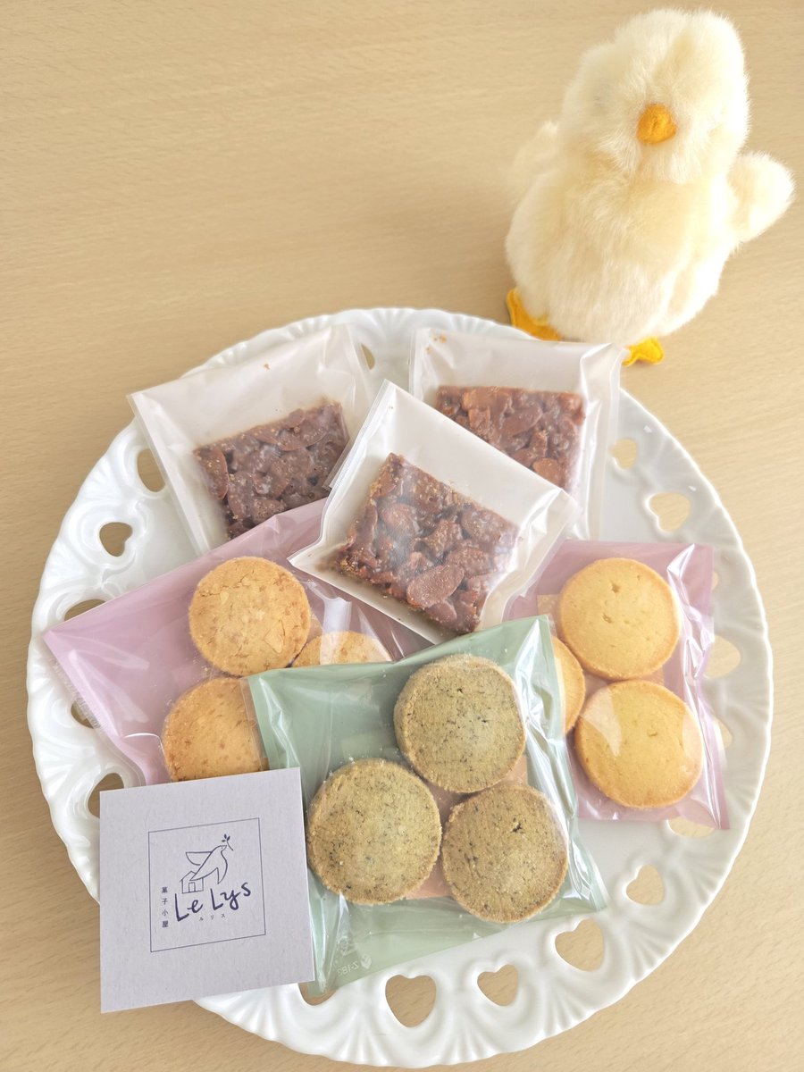 nekomata_jewel's tweet photo. 菓子小屋Le Lysさんで購入したおやつ届いた！🐥🍪
大切に食べるぞ～♡ https://t.co/YEpYNg9OTn