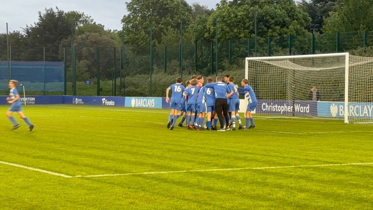 MaghullFC_Blue's tweet photo. What a night.  We didn't perform great but in the end we got over the line. The atmosphere was boss...that many people there to support both sets of kids gave them lads memories to last a lifetime. Incredible kids and family supporting us. 

Best in the County.  Maghull FC u13💙 https://t.co/f1bMJahS8v