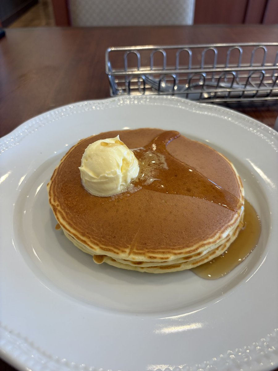 infini_3_'s tweet photo. ロイホでパンケーキ。
シンプルだけど美味い👍 https://t.co/hAdoqs4eOS