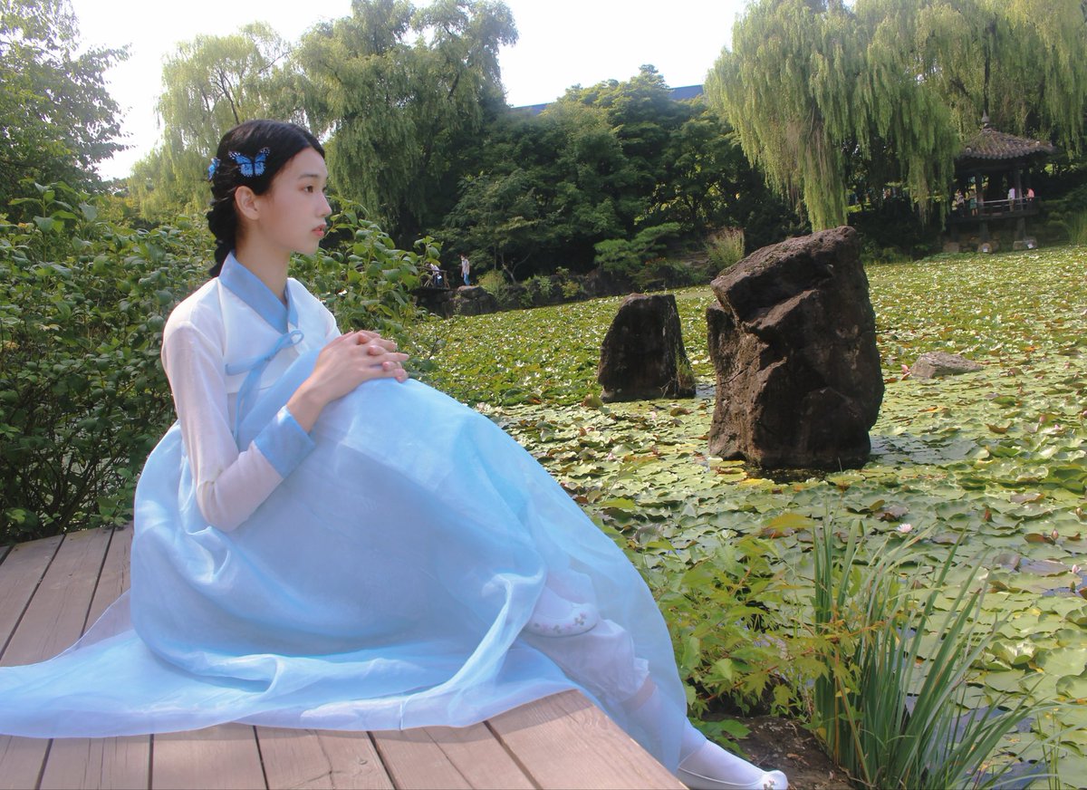 mindam_'s tweet photo. 웅니가 찍어준 한복사진📸

#한복 #한국풍 #korean #hanbok https://t.co/fJ4e1R4dlc