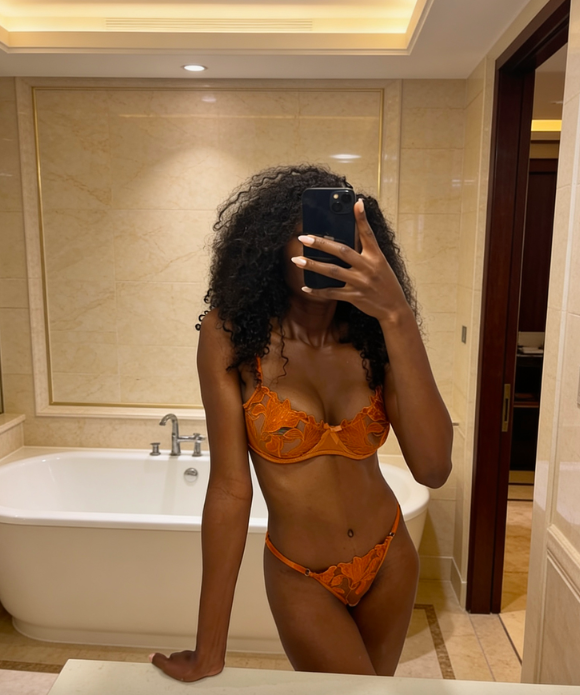 KayKeatingATX's tweet photo. Curly hair in the morning.... a sign of a great night with a great gentleman... or the ever atrocious Texas humidity levels...lol https://t.co/TggxaCErmH