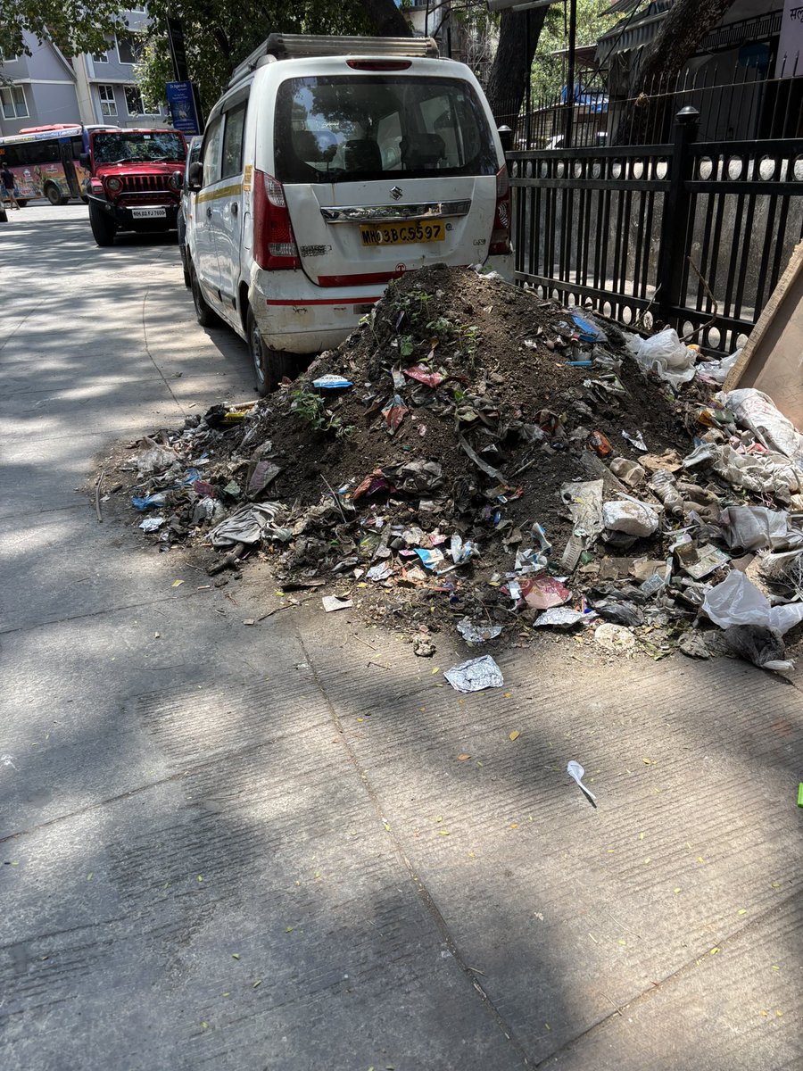 away_label_not's tweet photo. @mybmc @ChemburChapters @ChemburDigest This is the condition of the financial capital of India. The backside road of Pink Corner at Chembur Sindhi Society. It’s been like this for the past one month. https://t.co/iIzMyaGlNP