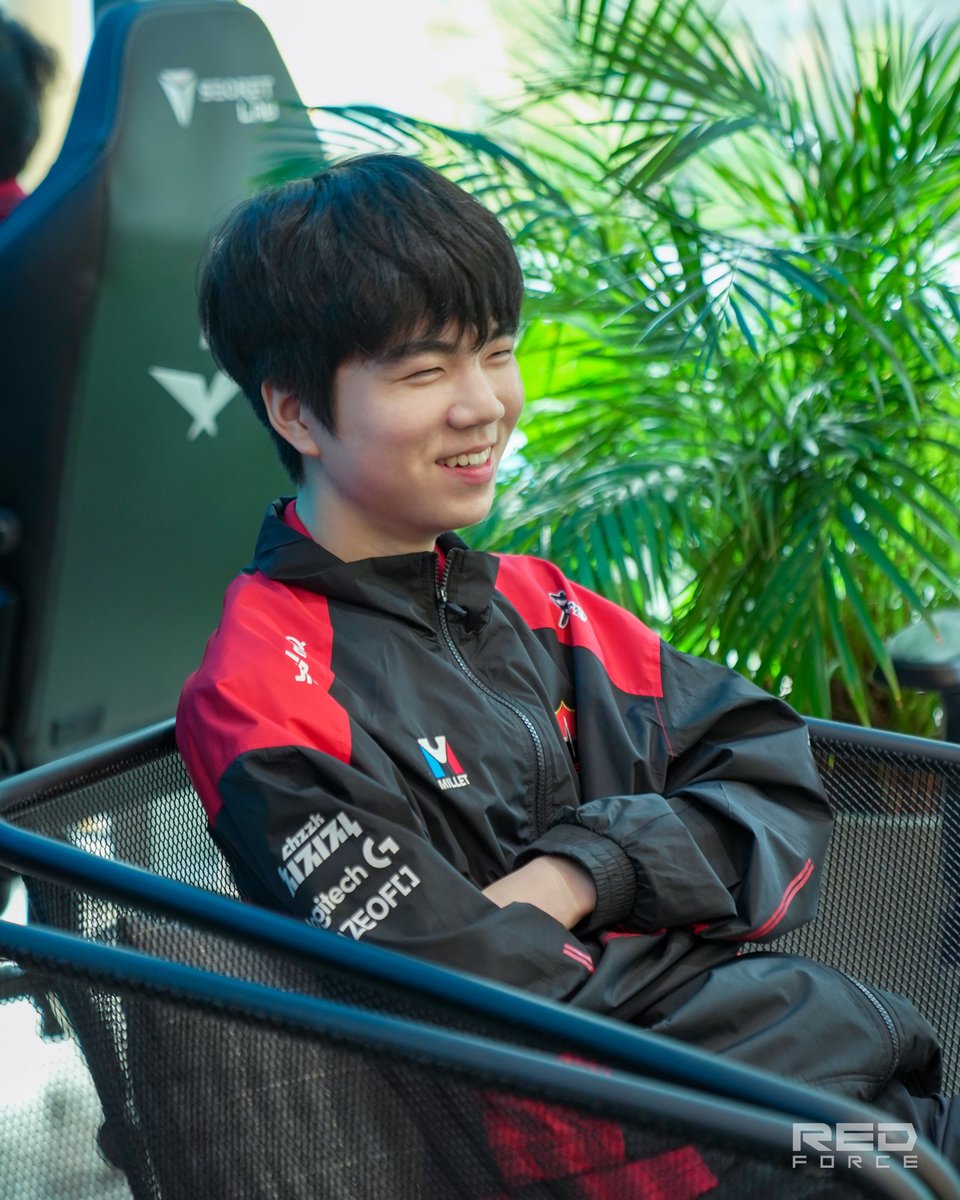 NS RedForce tweet media