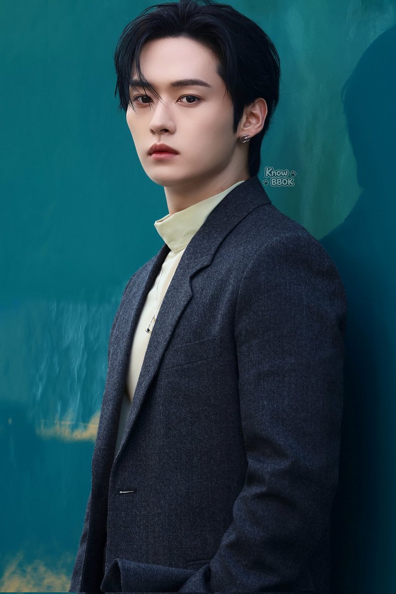 know_bbok_'s tweet photo. 250902 
노찌 생각나는 오늘💛
#LEEKNOWXGUCCI
#리노 #LeeKnow #リノ　#스트레이키즈 #StrayKids https://t.co/TKm77rPkAe