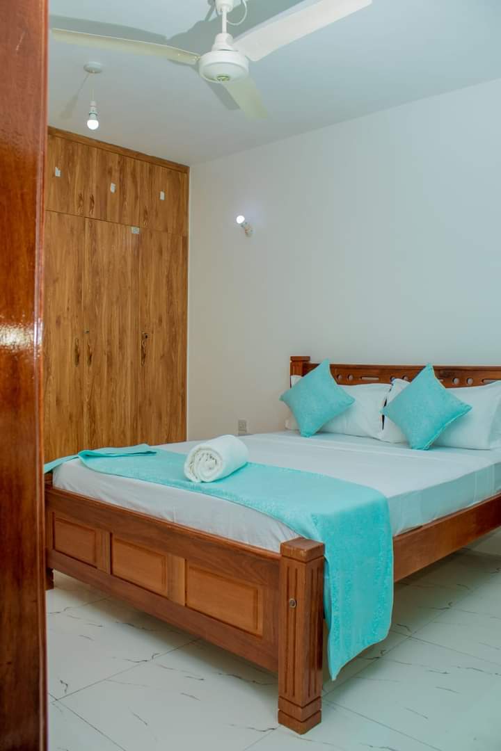 Wilver_77's tweet photo. NYALI BUDGET 3 BEDROOM Apartment Airbnb available for bookings. Book Now! +254-716-365-703. 
Rice | Safaricom | Airbnbmombasa 
"ExceptionalLivingInEveryStay"

#Mombasa  #CoastalVibes  #Beach #Nyali #Staycation https://t.co/vuYjuZXJty