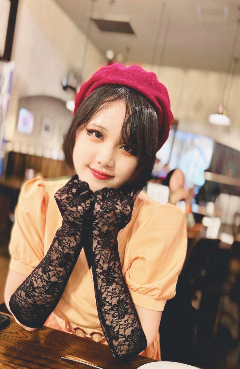 Rimuchan_yeah's tweet photo. バチバチにキメて写真撮ってもらってたのに、推しが出た瞬間汚い顔になるの本当に辞めたい
推しの前でも綺麗な顔でいたいんだけどどうしたらいいすぐﾃﾞｭﾌっちゃう🥹 https://t.co/RXF2XB4HqC