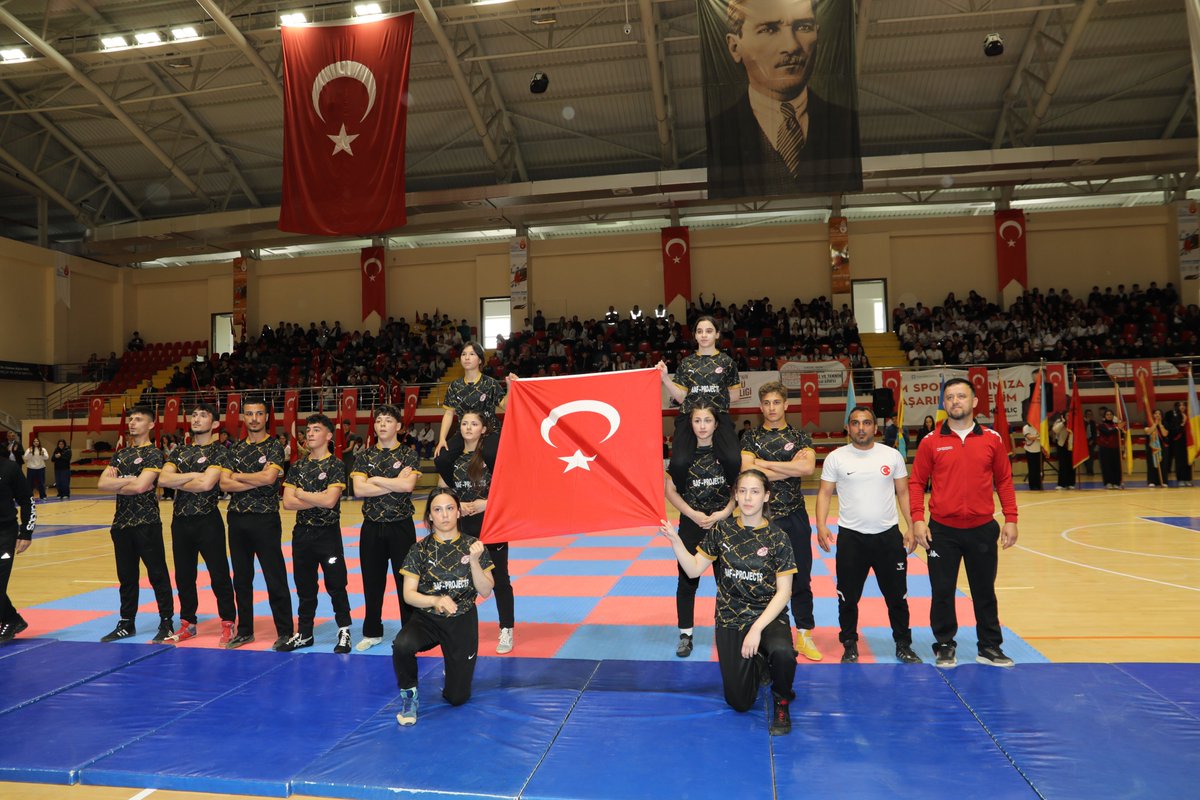 BafraMem's tweet photo. 19 Mayıs Atatürk'ü Anma Gençlik ve Spor Bayramı  kapalı spor salonunda Protokol, idareci, öğretmen, öğrenci ve halkın katılımı ile çoşkuyla kutlanmıştır.
@samsunmem  @TCSamsunValilik @samsunarge @bafrakaymakam @baframtal https://t.co/jDZmsfs1tO