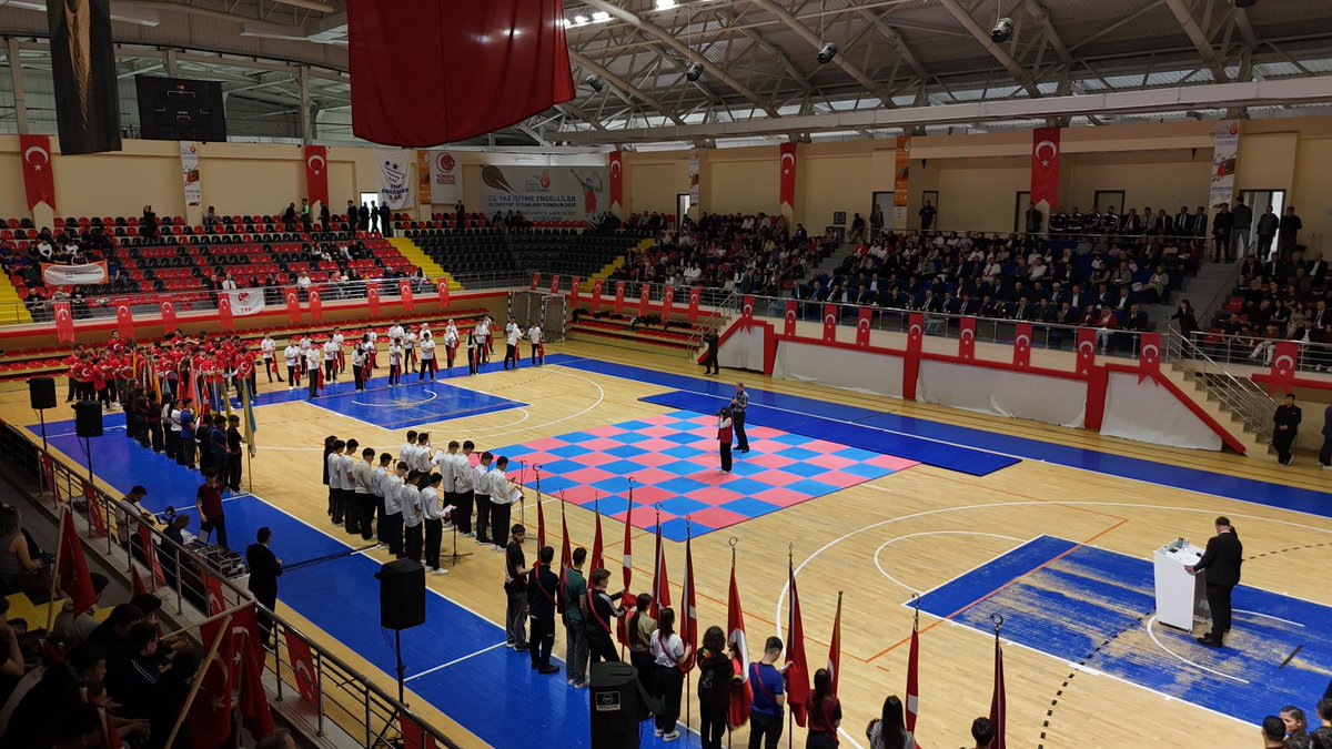 BafraMem's tweet photo. 19 Mayıs Atatürk'ü Anma Gençlik ve Spor Bayramı  kapalı spor salonunda Protokol, idareci, öğretmen, öğrenci ve halkın katılımı ile çoşkuyla kutlanmıştır.
@samsunmem  @TCSamsunValilik @samsunarge @bafrakaymakam @baframtal https://t.co/jDZmsfs1tO