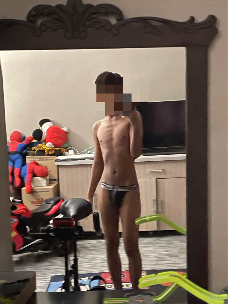 iqpuff's tweet photo. need a top in kl this saturday https://t.co/F0momjXOhv