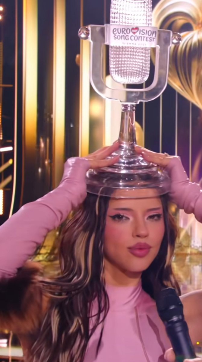 Cerooope's tweet photo. Put the trophy on your head if you've won both the jury and the public #eurovision https://t.co/QuQ6degUSN
