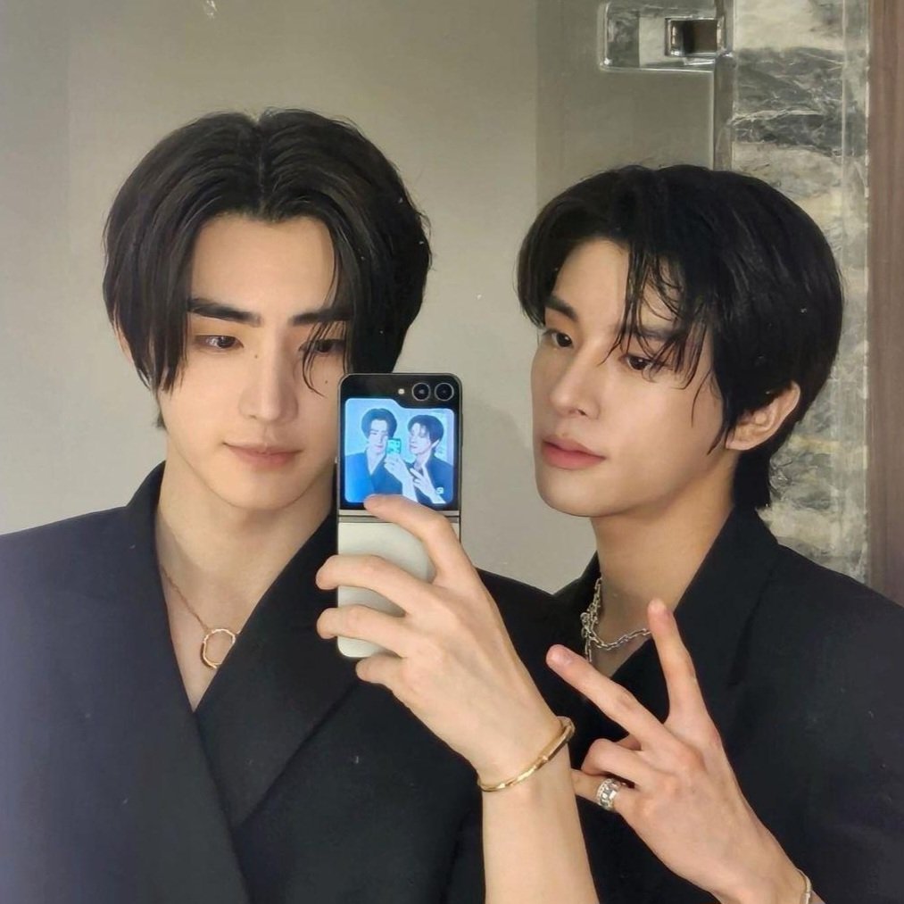 ❄️얼음별 tweet media