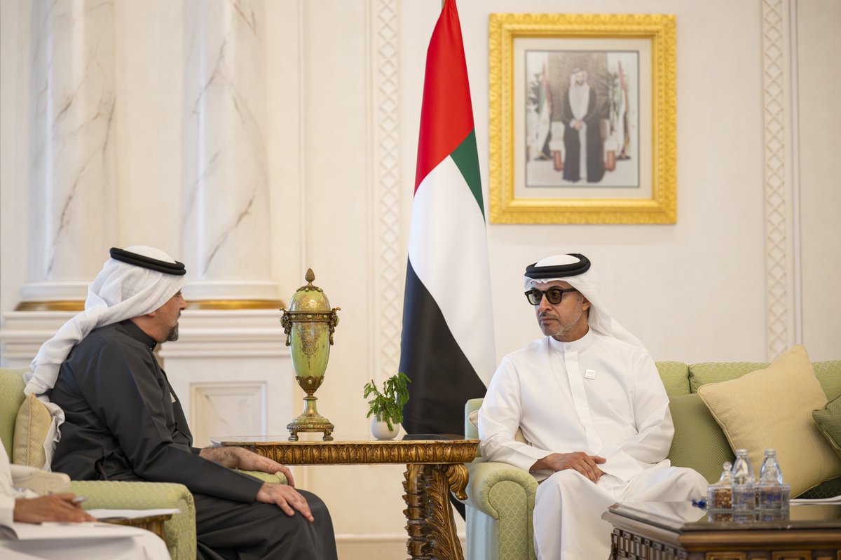 AARD_AE's tweet photo. هزاع بن زايد يستقبل وفداً من دائرة التمكين الحكومي – أبوظبي و"مركز مواهب"، وسموّه يؤكِّد أن تأهيل وتمكين الكفاءات الوطنية يُعد أولوية استراتيجية ضمن التوجّهات الرامية إلى تعزيز حضورها في سوق العمل، ودعم بناء منظومة اقتصادية وطنية قائمة على المعرفة والابتكار. https://t.co/Aawk6hudZY