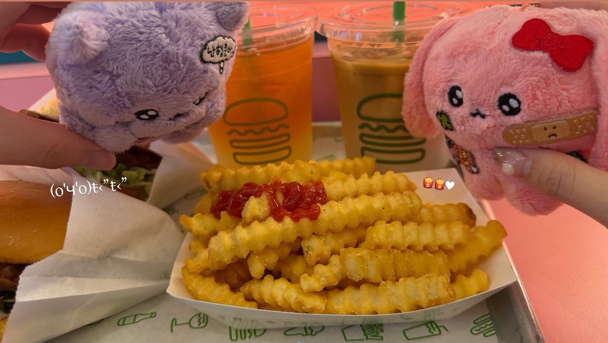 uuusaaagii's tweet photo. 📍Shake Shack

 #Kep1er  #チェヒョン  #김채현
 #CHAEHYUN #Kep1arcade https://t.co/TDwwT0TjgD