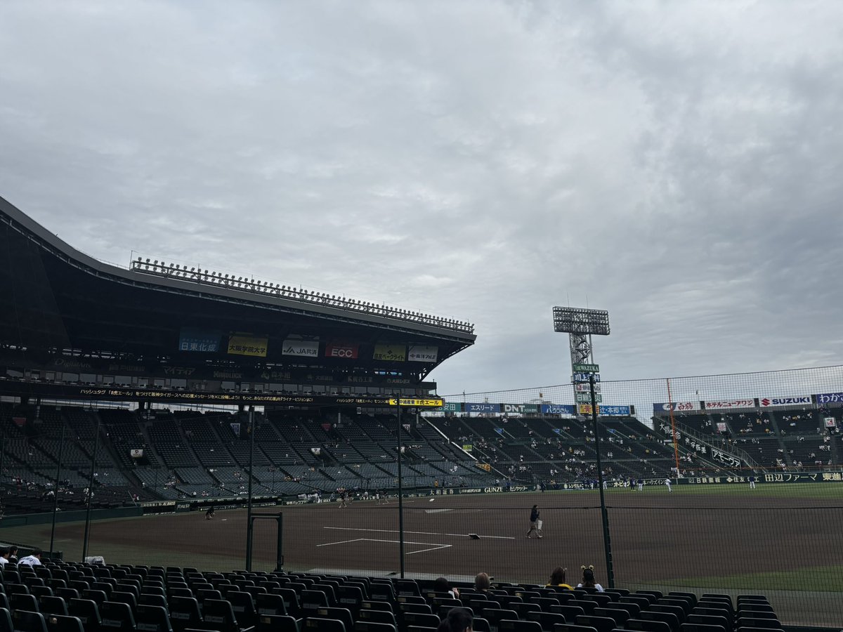 Sh1n_Task's tweet photo. 半休取って甲子園球場へ！\(//∇//)\
全く野球知らんけど、
僕が観た試合過去全部負けてるけど、
頑張って応援するから、今日こそは勝って欲しい\(//∇//)\ https://t.co/kNGrelqZkd