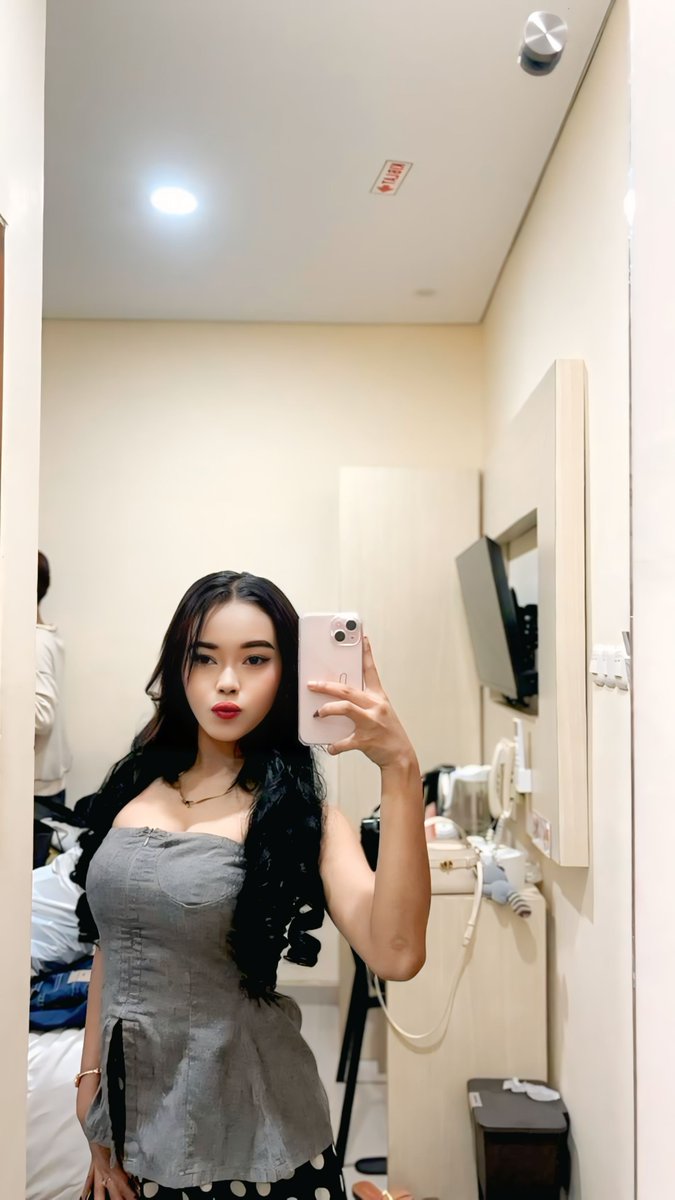 qcecilion's tweet photo. 💋💋 https://t.co/4Jd04TTlb2