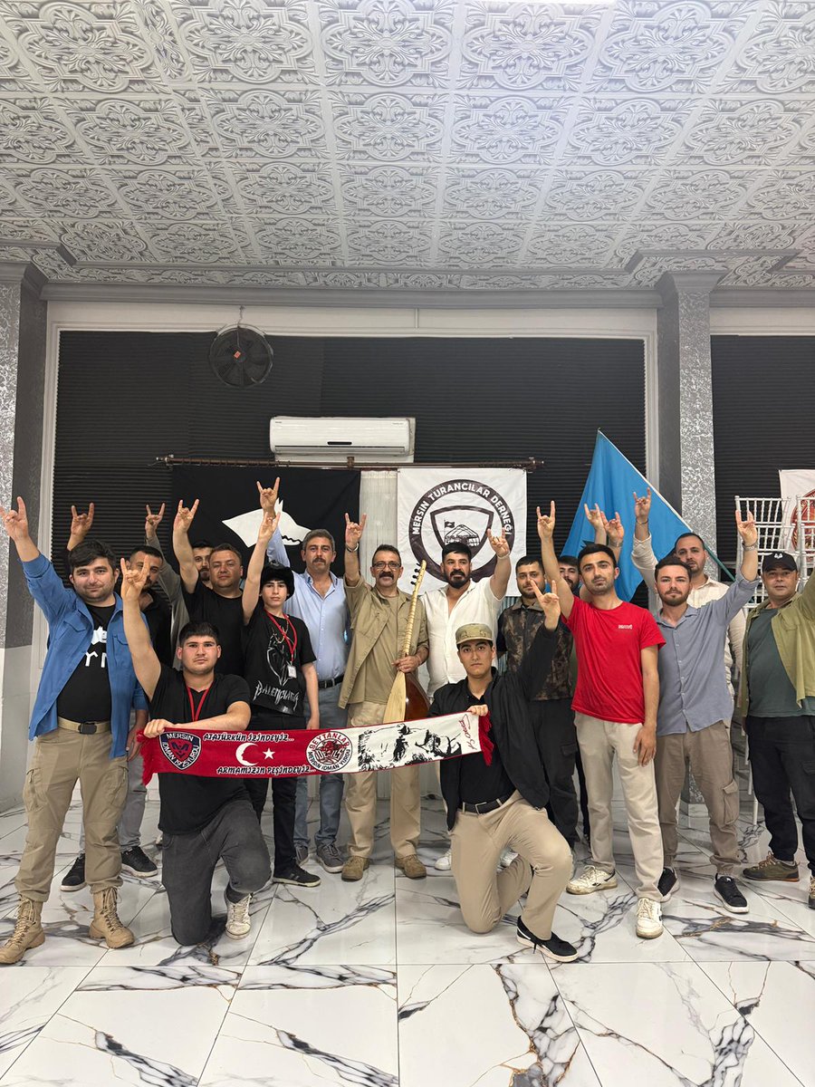 mtdresmi's tweet photo. 19 Mayıs Atatürk'ü anma, Gençlik ve Spor Bayramı münasebetiyle , Mersin Cumhuriyet Platformu tarafından düzenlenen programa katıldık. Ozan Nusret, Aykız Ateşova ve Ozan Erhan Çerkezoğlu şarkıları eşliğinde, bayramımızı coşku ile kutladık. Emeği geçenlere teşekkür ederiz. https://t.co/1SvoaWjZof