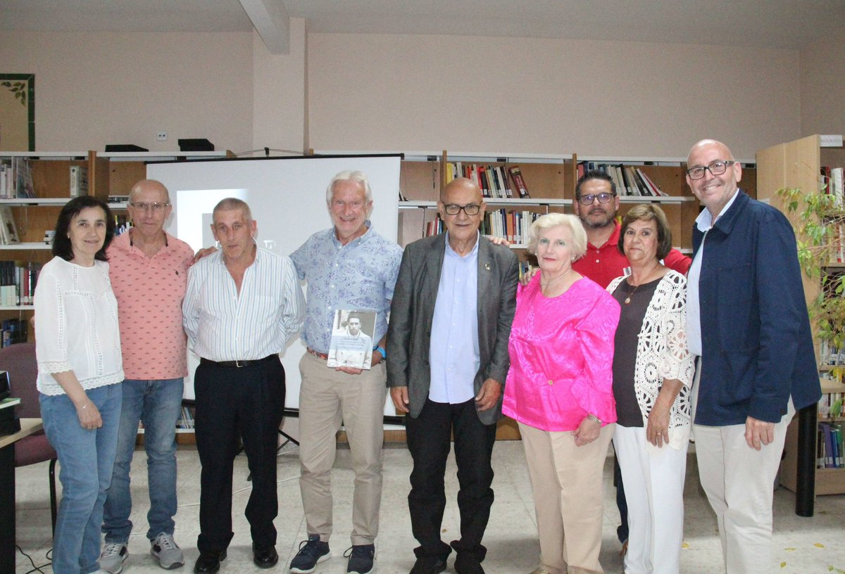 JorgeGG007's tweet photo. Tarde muy emotiva en la presentación del libro de Juan Ignacio Trillo “Juan López. El republicano que intentó cambiar la historia de España. La huella de la niña Libertad”
 
#Cártama #cultura https://t.co/ikzlbDw9TK