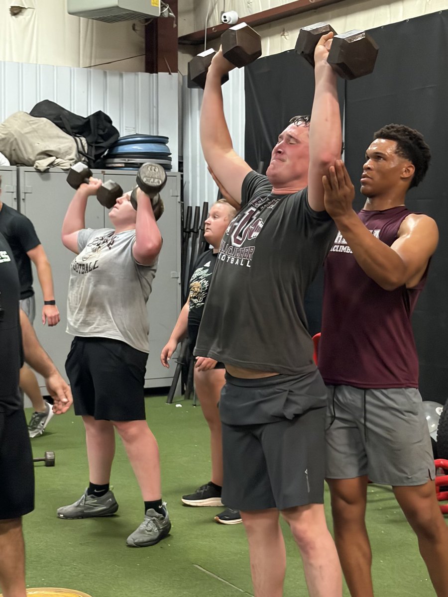 urbanaclimbers's tweet photo. The mission: To Maximize People. 

Proud of what this group is doing to grow &amp; get better. It is hard. It is demanding. It is constant. And they continue to choose to be different. 

The Climbers are WORKING! 

#relentless https://t.co/MY2eu9Pidr