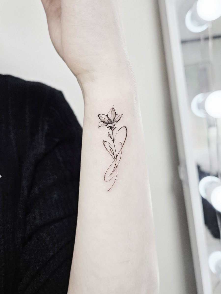 SM_____TATTOO's tweet photo. タッチスタイル🥀

#韓国タトゥー
#ワンポイントタトゥー
#可愛いタトゥー
#レタリングタトゥー
#渡韓
#ソウルタトゥー #ホンデタトゥー #弘大タトゥー
#ホンデ #弘大 #カラータトゥー
#タトゥースタジオ
#おしゃれタトゥー
#タトゥー女子 #ガールズタトゥー https://t.co/HTVH525dpr