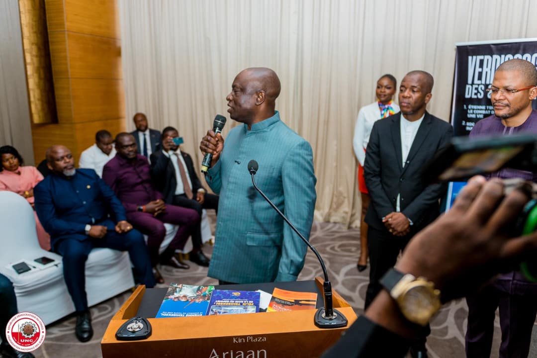 VeronKoya's tweet photo. DEUX LIVRES, UN HOMMAGE 

Le Sg  de l #Unc @BillyKambale1 accompagné du Pdt de la FNJ @yvesnswal ont pris part au vernissage des deux ouvrages du Dr @BunkuluYves à l’hôtel Arjan by Rotana. https://t.co/SSAnfagB5s
