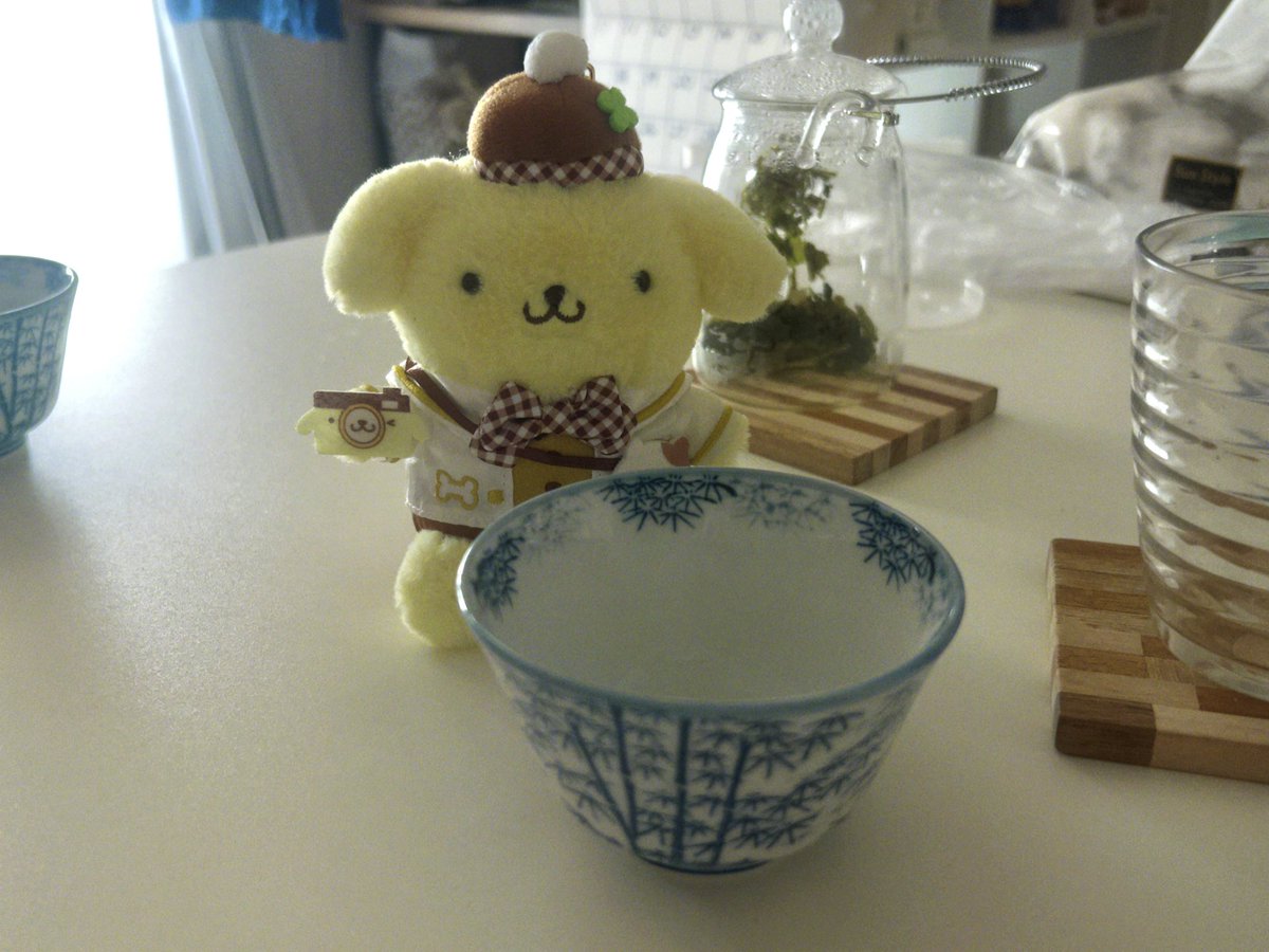 lovelymopi's tweet photo. 友だちとキャロットケーキを半分こして、ギター弾いてもらって一緒にるんるん歌った日🥕
茶柱が立つとこはじめて見たよー https://t.co/07QKck5irc