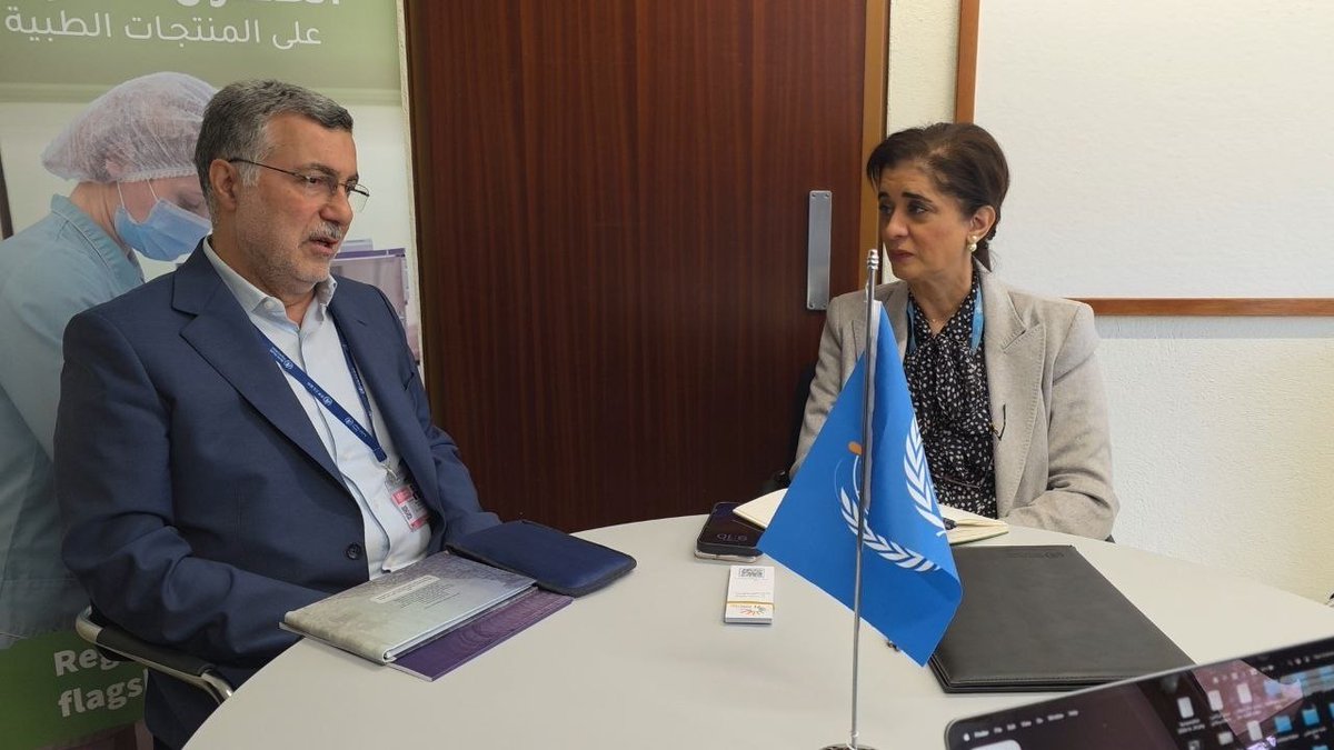 IranGov_ar's tweet photo. ۱/۲
خلال لقائه مديرة المكتب الإقليمي لمنظمة الصحة العالمية #WHOEMRO حنان بلخي، قدّم وزير الصحة الإيراني د. ظفرقندي وثائق ومستندات مصورة لجرائم الحرب ضد المراكز الطبية في إيران، مستعرضاً حجم الضحايا المدنيين من النساء والأطفال، لاسيما في مدينة ميناب. https://t.co/YPrIQWcwHU