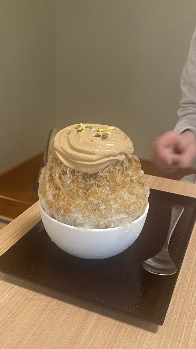 きょーは奈良イチのかき氷マニアとともに、かき氷を食した。 春日庵