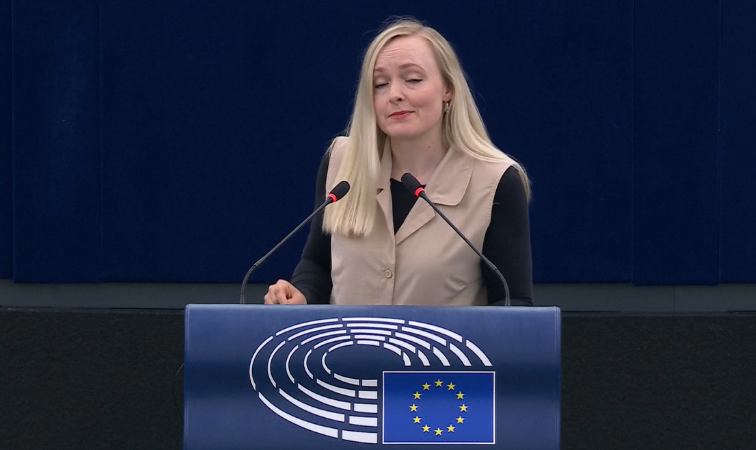 ATD_Europe's tweet photo. #TimeisNow to #EndPoverty!
Live now from @PEStrasbourg with @RoxanaMinzatu @EU_Social- a @Europarl_EN debate on the new @EU_Commission #AntiPoverty Strategy! https://t.co/JgWWeJ3Po1
Read also the @ATD4thWorld reaction:
https://t.co/7Hh2W5OheF https://t.co/jiLDAODlER
