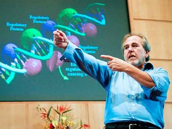 thedarshakrana's tweet photo. SHOCKING

This scientist broke reality's code.

In 1967, he discovered consciousness directly alters DNA structure.

Researchers worldwide mocked him.
Called him a fraud.

Until he showed them the results: 🧵 https://t.co/sn5DuTlVpu