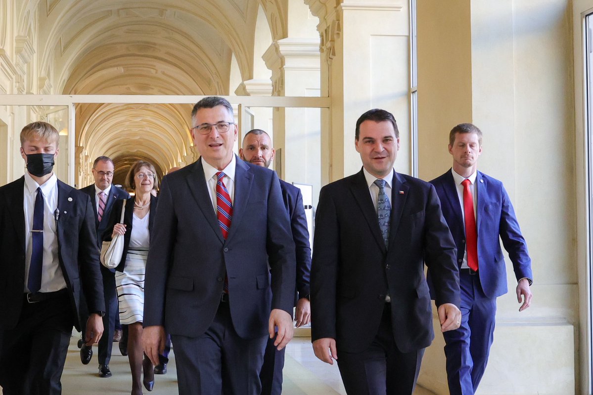 Ministerstvo zahraničních věcí tweet media
