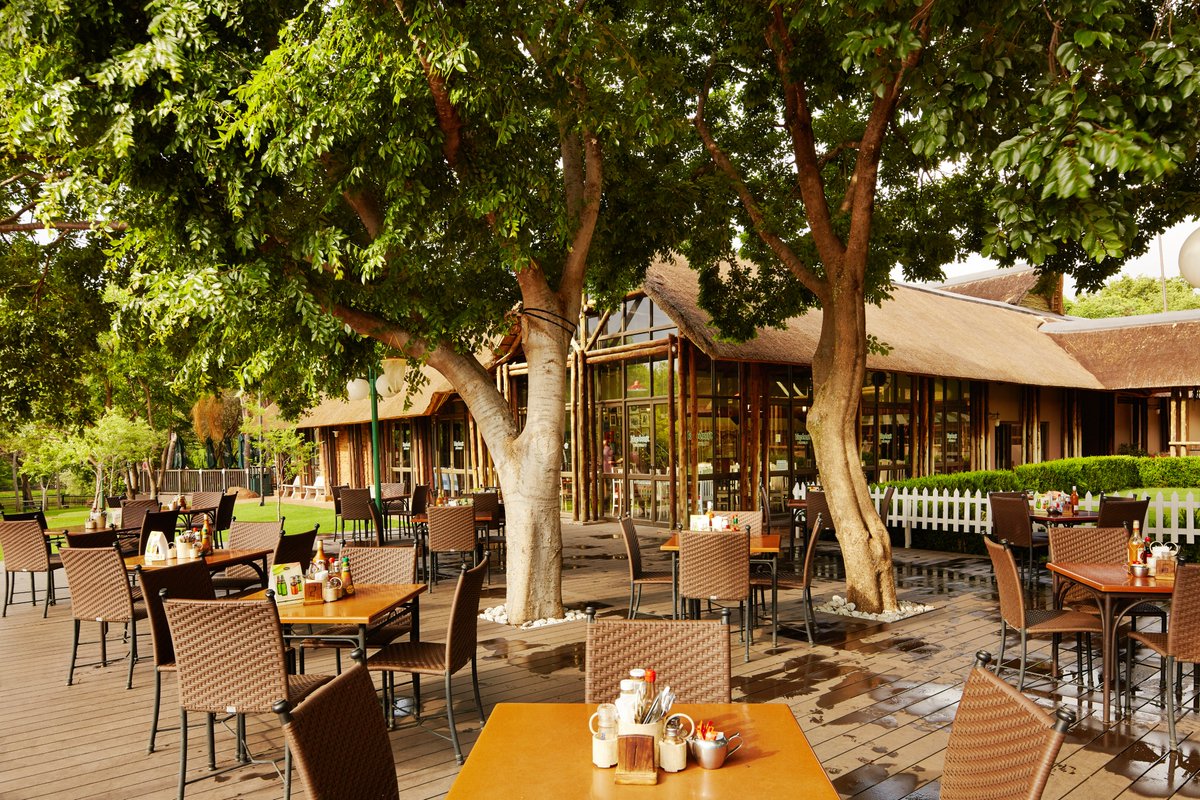 OBHolidayClub's tweet photo. 🌿Relaxation, outdoor adventure, and unforgettable family getaways await at #MagaliesPark

Whether you’re enjoying mornings by the water, exploring the outdoors, or spending time with family and friends, this is the ideal escape from everyday life. https://t.co/MUTLDV0F93 https://t.co/KhfMIEVoPH