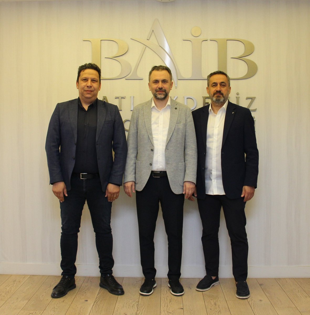 baibihracat's tweet photo. Birliğimize gerçekleştirdikleri hayırlı olsun ziyaretinde Başkanımız Mehmet Ali Can tarafından misafir edilen Türk Standartları Enstitüsü (TSE) Akdeniz Bölge Müdürü Hasan Demirtaş ve KOSGEB Antalya İl Müdürü Dr. İbrahim Uğur Erkış'a nazik ziyaretleri için teşekkür ederiz. https://t.co/Q9gr56MT26