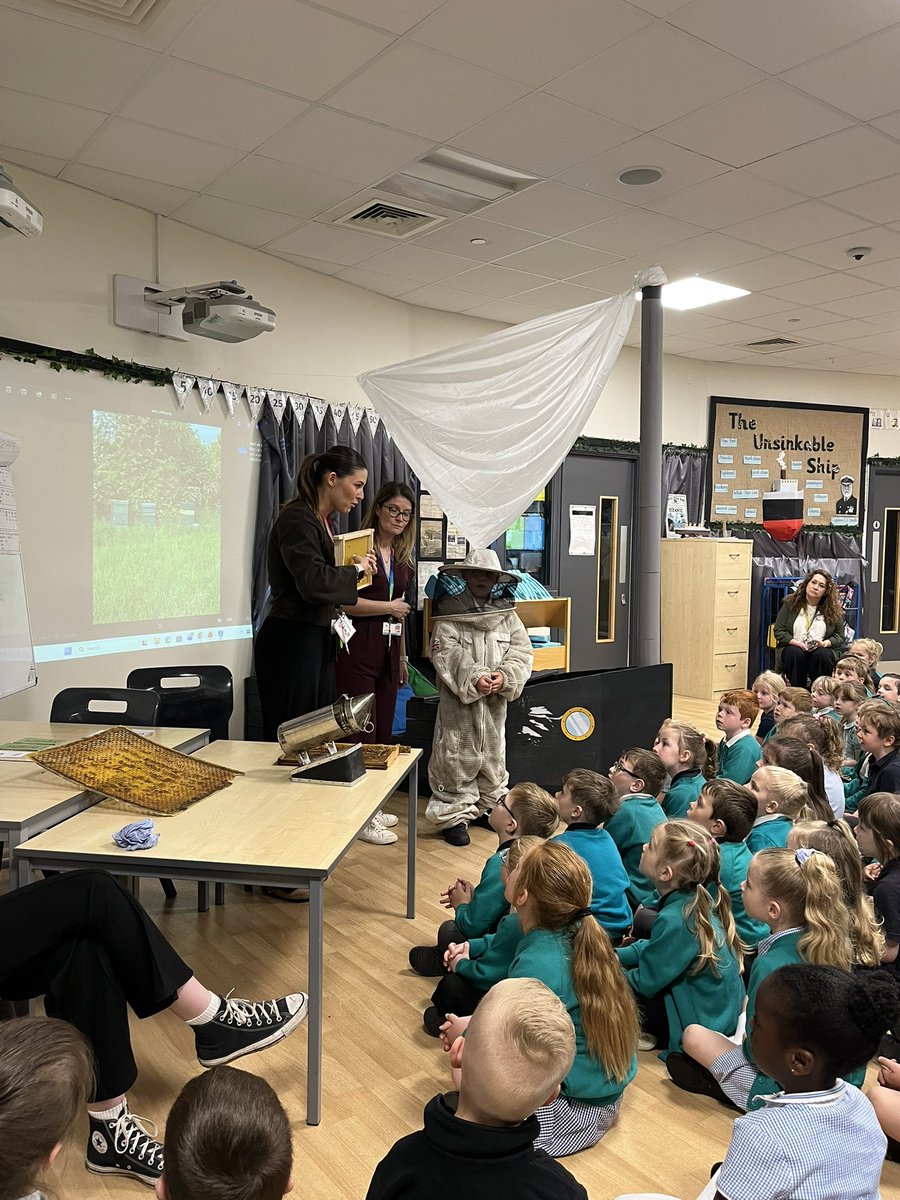 CPickeringPri's tweet photo. Foundation stage went to visit year 1&amp;2 today for a very special assembly for World bee day. 🐝🐝🐝 look at Myles the mini bee keeper! https://t.co/twmME7TpwX