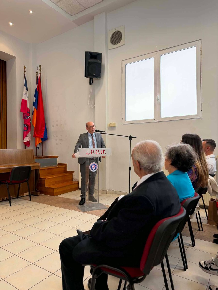 armembgr's tweet photo. 🇦🇲🇬🇷Στις 10 Μαΐου, ο Πρέσβης της Δημοκρατίας της Αρμενίας στην Ελλάδα, Τιγκράν Μκρτσιάν, παρέστη στην επετειακή εκδήλωση για τα 60 χρόνια του Σχολείου Γενικής Αρμενικής Ένωσης Αγαθοεργίας(AGBU) «Α. Καλπακιάν» που λειτουργεί στην Αθήνα. https://t.co/cjMWGV6ppH
