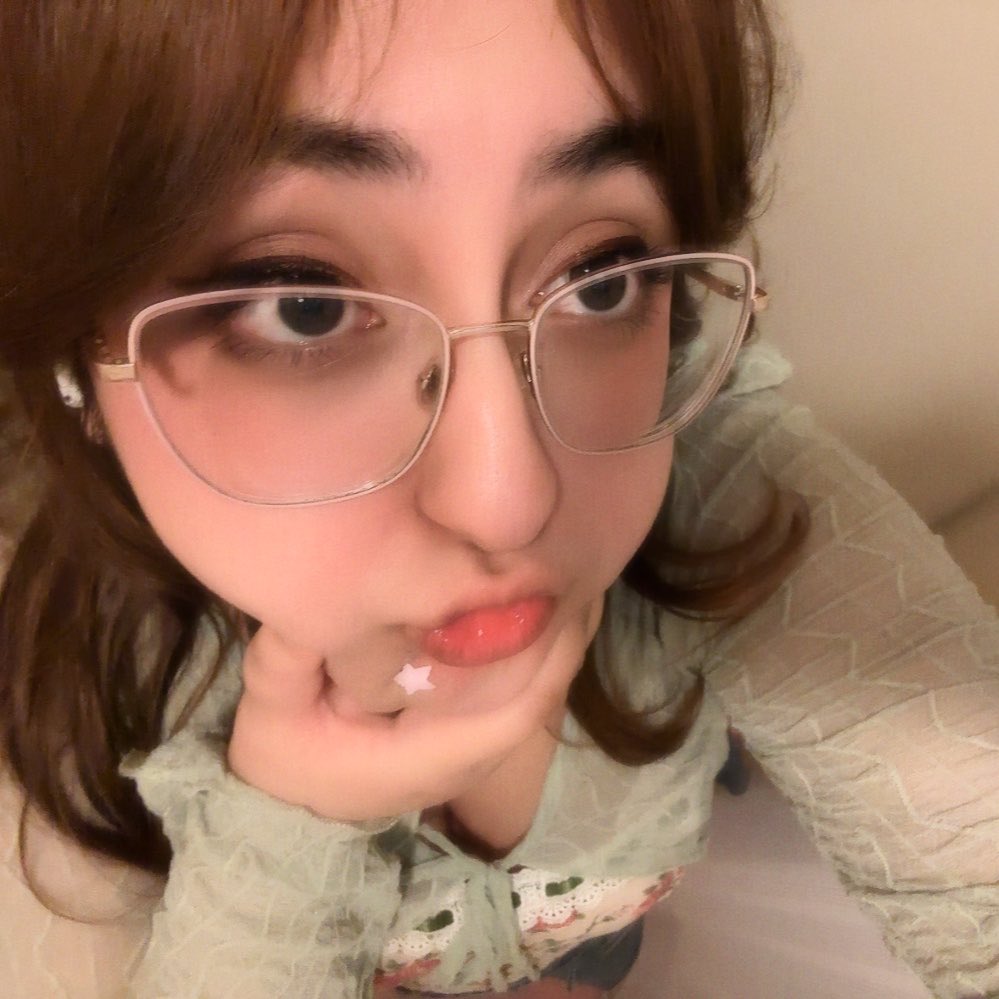 nini tweet media