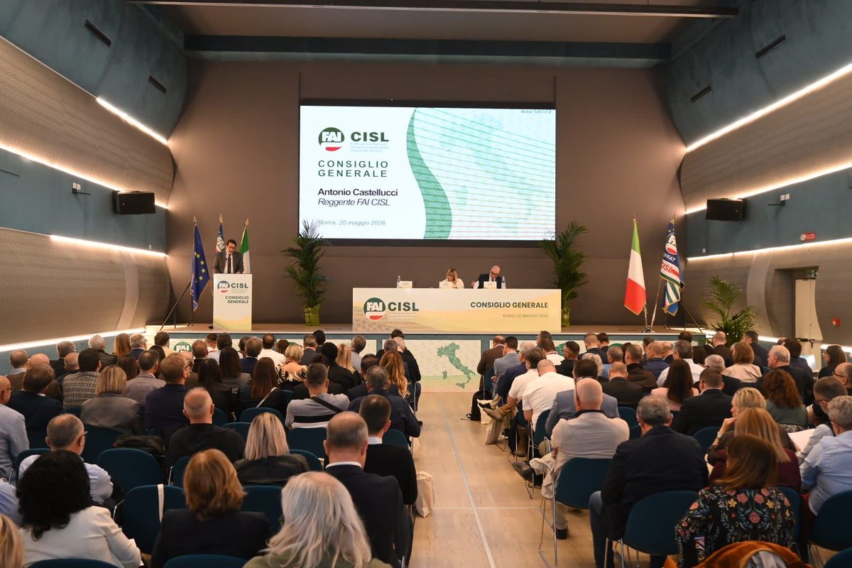 CislNazionale's tweet photo. La Segretaria Generale della #Cisl, #DanielaFumarola, oggi a Roma, concluderà con il suo intervento i lavori del Consiglio Generale della Fai Cisl. 
Sotto la lente della leader di Via Po: lo scenario internazionale e le ricadute sulle filiere dell’agroalimentare, il ruolo dell’Europa, la lotta al caporalato, salute e sicurezza, decreto lavoro e l’obiettivo prioritario di un grande patto sociale per rilanciare crescita e coesione.
@fai_cisl