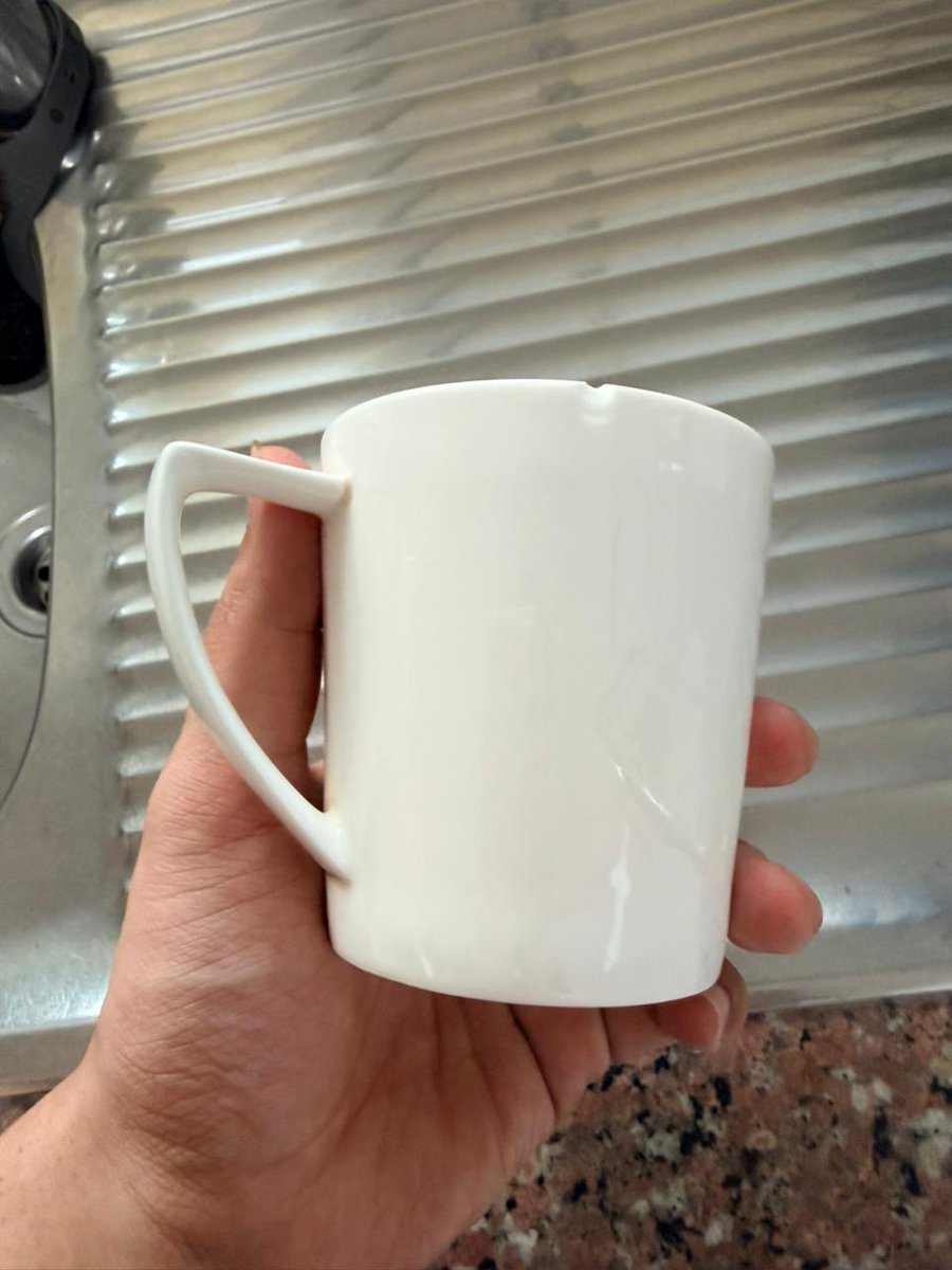 raghavsoni22's tweet photo. The situation became worse when multiple utensils in my kitchen were damaged during the service. Glass items and plates were broken due to careless handling. On top of that, several utensils now have deep scratches and permanent damage. @urbancompany_UC @UC_Assist https://t.co/3GCm9Yq6tQ