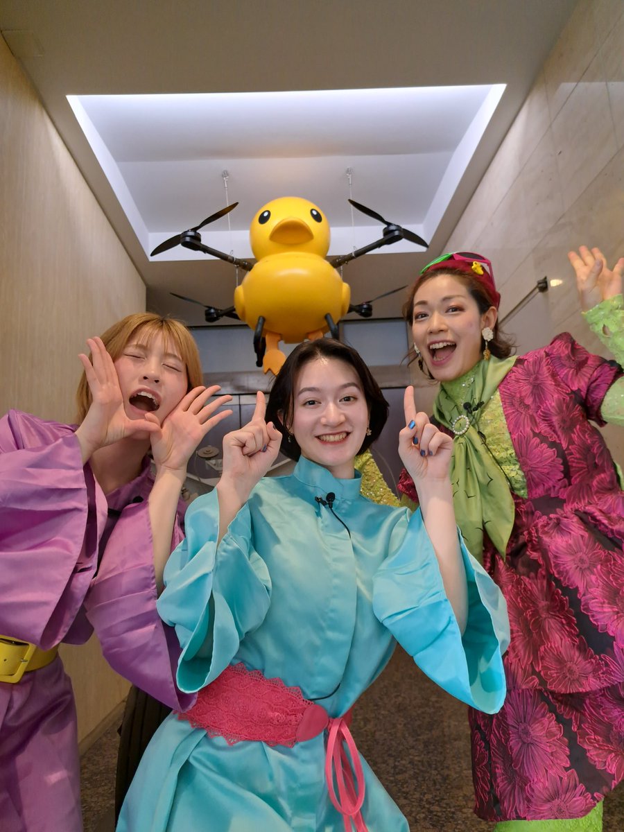 1000nosakura's tweet photo. ロケ、北加賀屋駅でした🐤🎥こちらは6月放映なので、そのまえに5月の紙芝居がもうすぐ公開されます！
伊丹のお茶屋さんでっす、どちらも楽しみにしてくださんし🎨💫#このまち魅力調査団　#チームベイコム　#ラバーダック https://t.co/xCLmcnrcLL