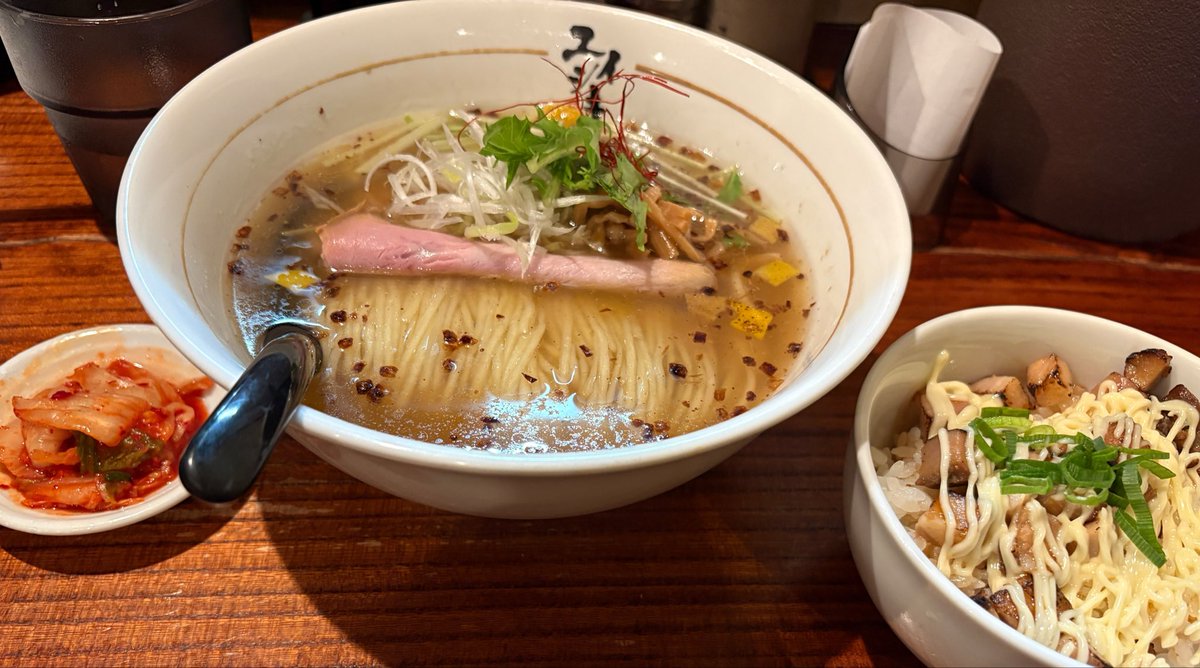 アスリーキャンバス中の人っぽい人in岡谷天竜店 tweet media