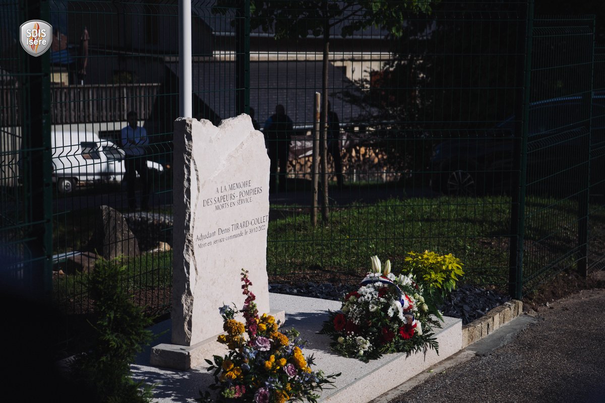 sdis38's tweet photo. 1/4 Hier avait lieu la double inauguration de la stèle d'hommage à l'adjudant Denis Tirard-Collet, mort en service commandé en 2022 et de l'extension de la caserne de Miribel-les-Echelles. https://t.co/ezoRT212vc