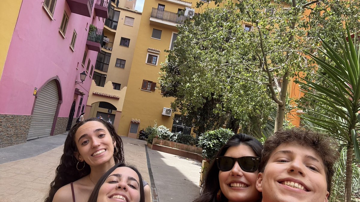 dani34_av's tweet photo. nuria se ha sacado el coche dab https://t.co/EgyBd1FtOG