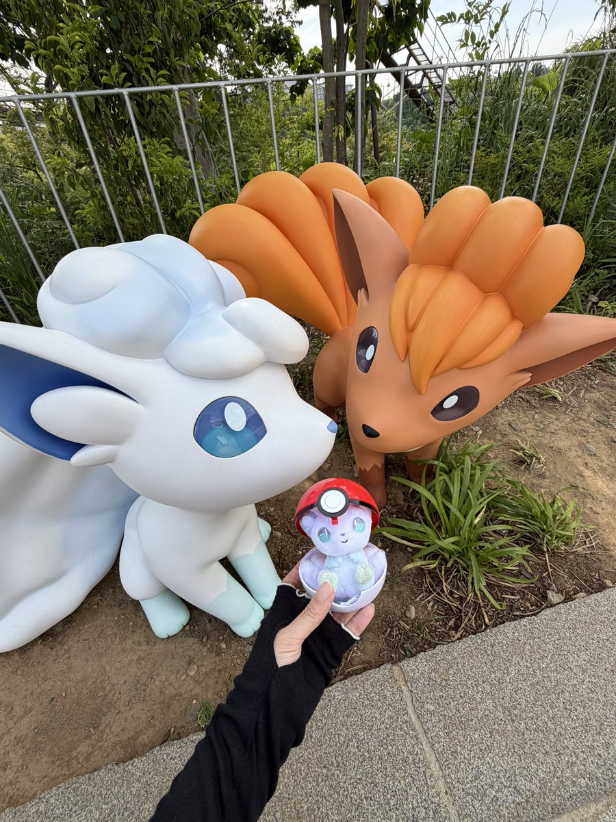 ZeroTanukiinyo's tweet photo. 0519誕生日はポケモンパークでいーっぱいお祝いしてもらった🎉
ディズニーのバースデーシールは苦手なのにポケモンはつけられる、、、笑

私はエリートトレーナーなので！カヤツリマンションにもご招待頂きました！ピカブイも可愛い😍

ポケパーク2回目、誕生日。晴れて良かった本当に。 https://t.co/TnqXjEW6ns