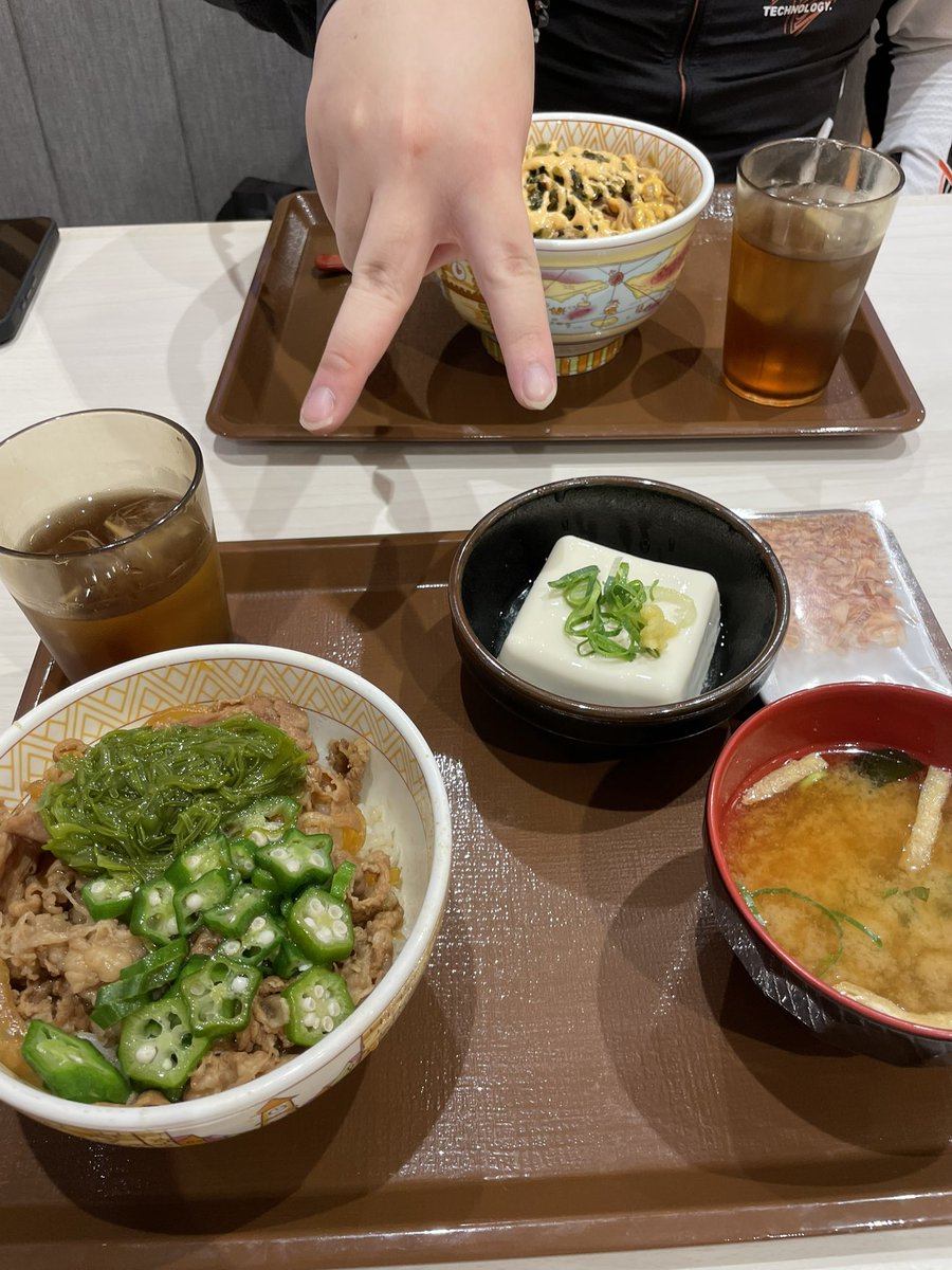 ねおん tweet media