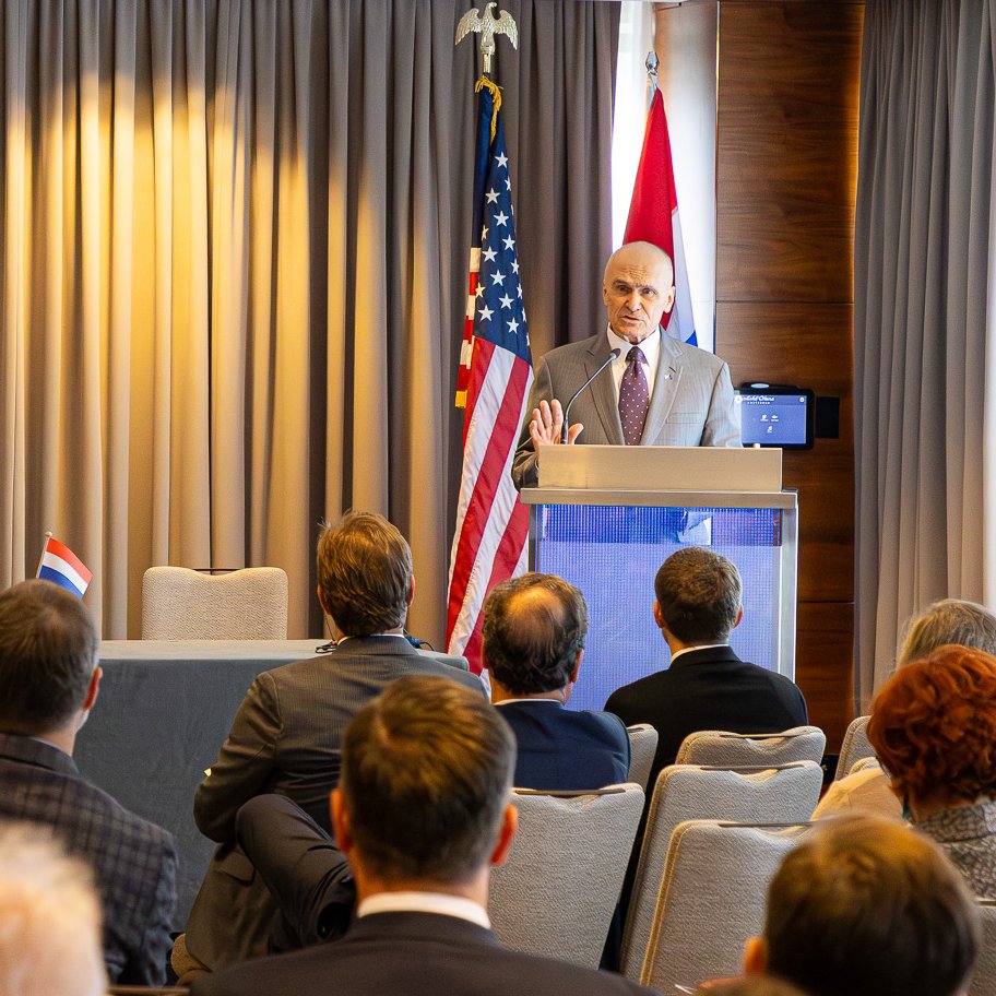 USAmbEU's tweet photo. The United States wants a strong Europe as a good partner. To revitalize its economy and participate in the AI future, Europe needs energy. I was honored to speak at the U.S. Department of Commerce Transatlantic LNG Partnerships Forum to support the great U.S. LNG companies helping the EU meet its energy needs. Thank you to Executive Director @charlieriedl, @LNGfacts, for organizing this great event!

@LNGALLIES @ExportGov @TradeGov @CommerceGov