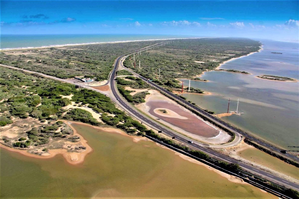 MarioBuffone70's tweet photo. INTERCOMUNAL CORO-PUNTO FIJO. #Falcon. Pavimentada entre 1950 y 1951 (Junta Militar). Construcción de pista paralela, tramo Coro-Tacuato: marzo 1971 y noviembre 1973 (Caldera) y tramo Tacuato-Punto Fijo: noviembre 1975 y diciembre 1978 (CAP). Mide 79 kms. #ObrasDeLaDemocracia https://t.co/GGs2lmdEN5